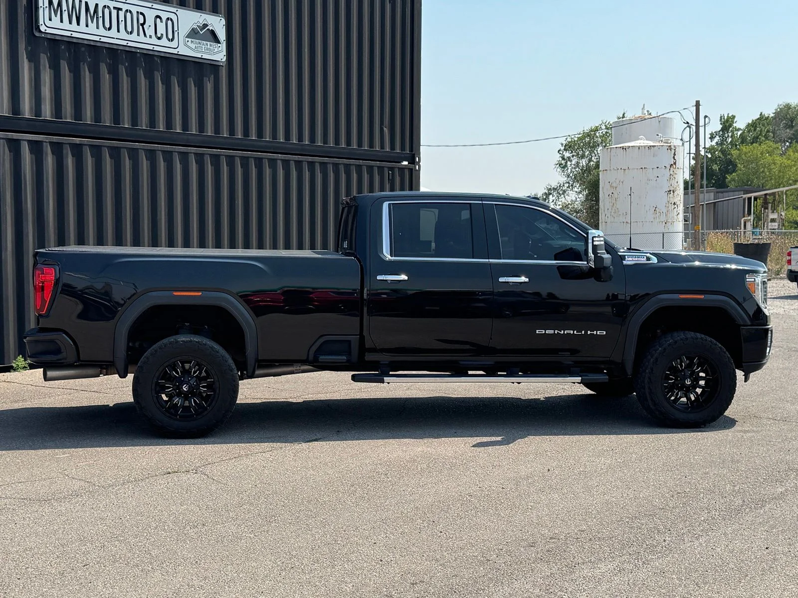 Used 2021  GMC Denali image 3