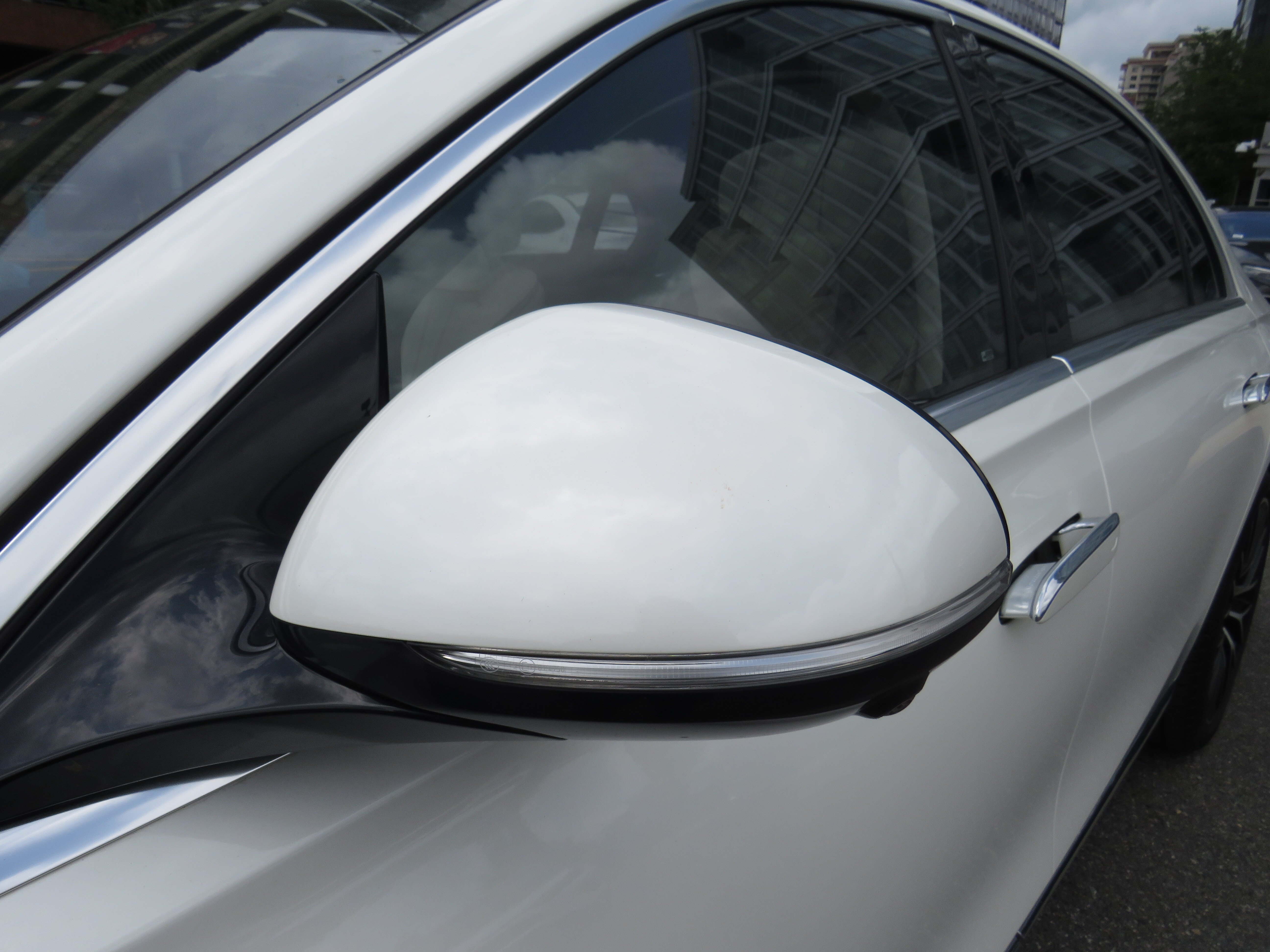 Certified Used 2023 MANUFAKTUR Diamond White Metallic Mercedes-Benz S 500 4MATIC® image 28