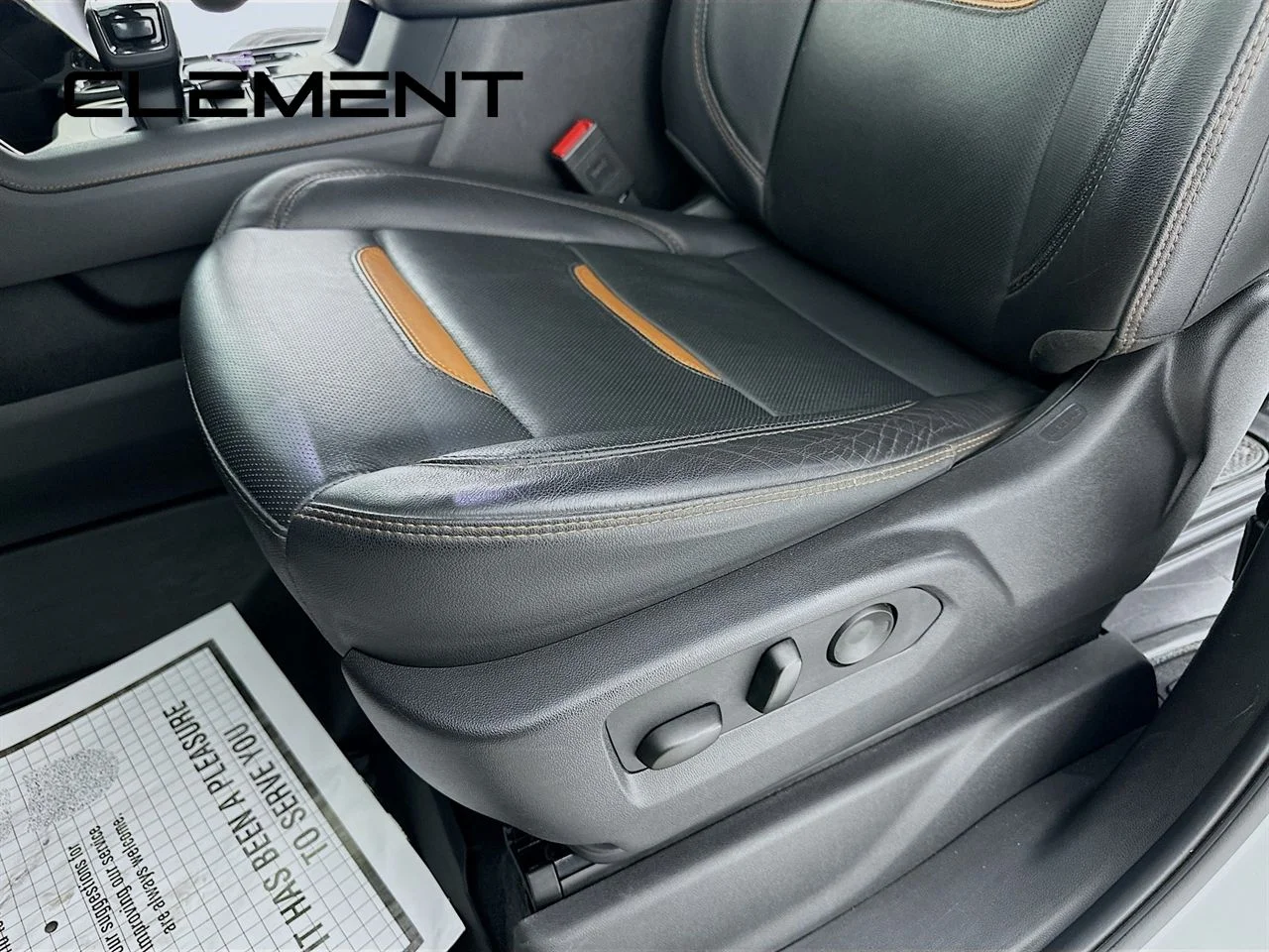 Certified Used 2025 Summit White GMC AT4 image 29