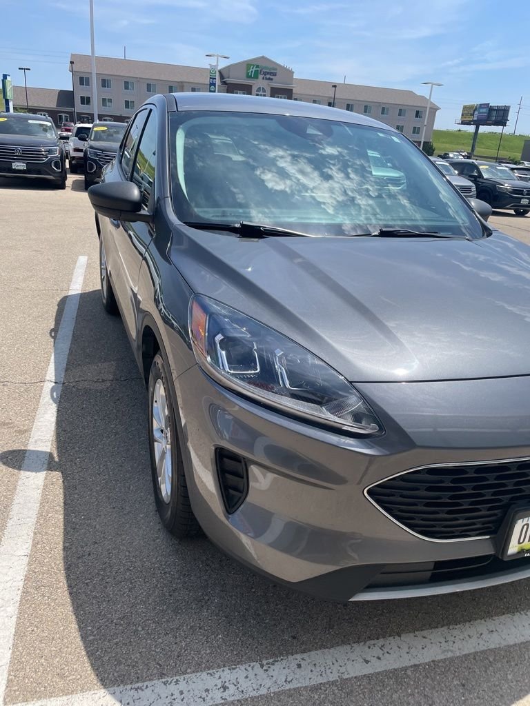 Used 2022 Gray Ford SE image 2