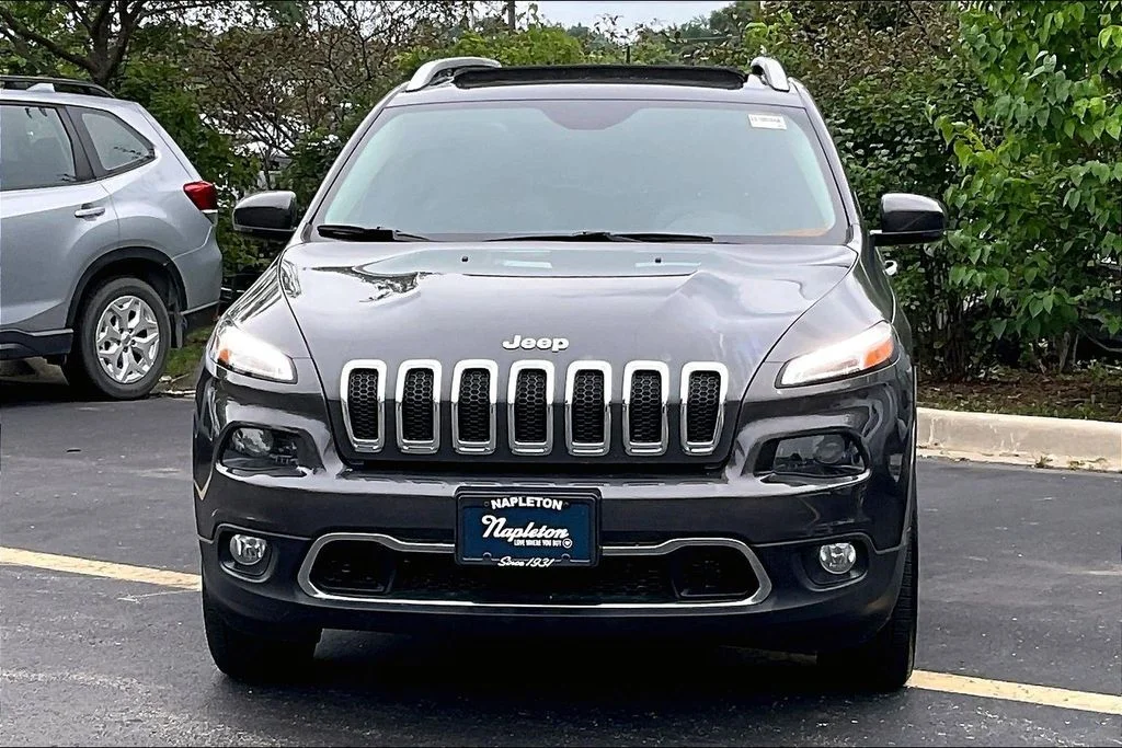 Used 2016 Jeep Cherokee Limited with VIN 1C4PJMDB3GW268787 for sale in Schaumburg, IL