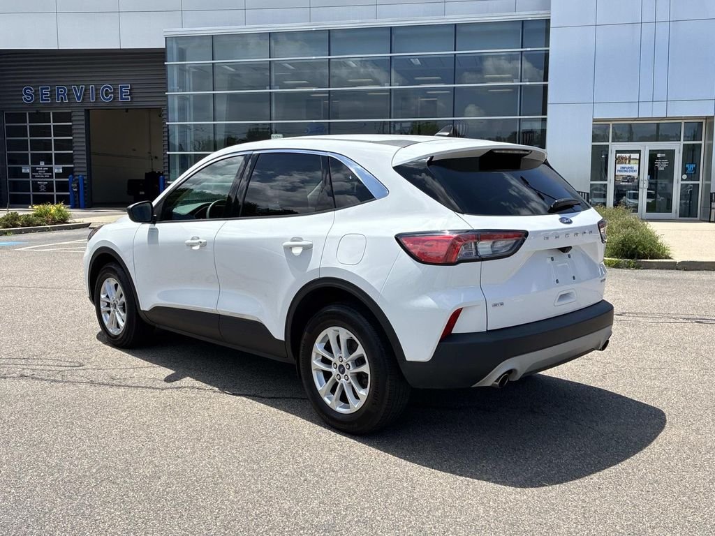 Used 2022 White Ford SE image 5