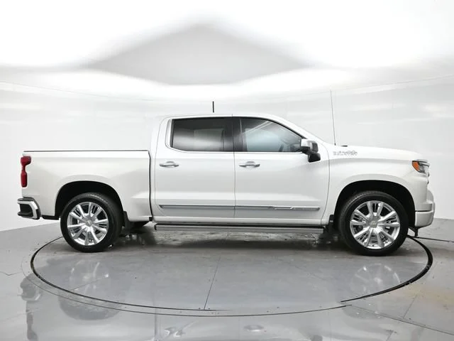 Used 2025 Iridescent Pearl Tricoat Chevrolet High Country image 8