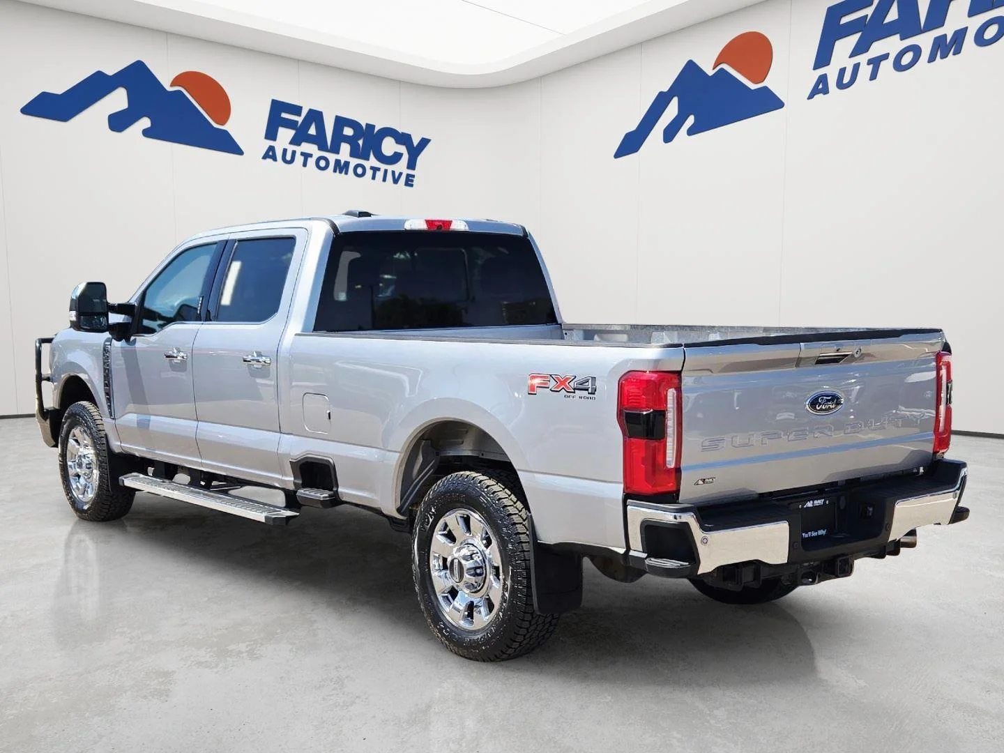 Used 2024 Iconic Silver Ford LARIAT image 4
