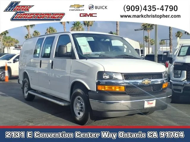 Used 2025 Summit White Chevrolet WT image 1