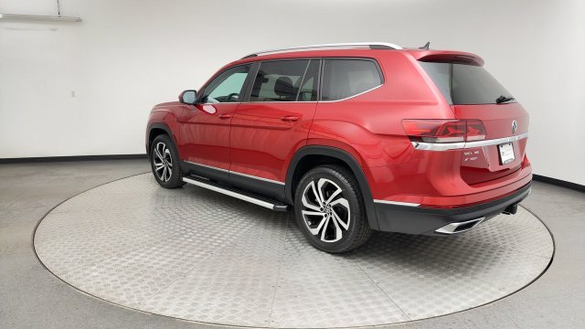 Used 2022 Red Volkswagen SEL image 4