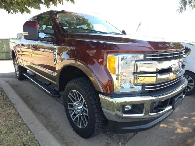 Used 2017  Ford Lariat image 1