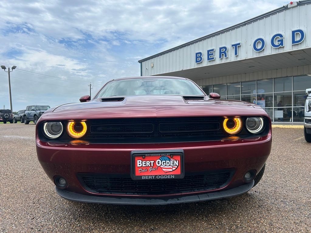 Used 2020 Red Dodge SXT image 2