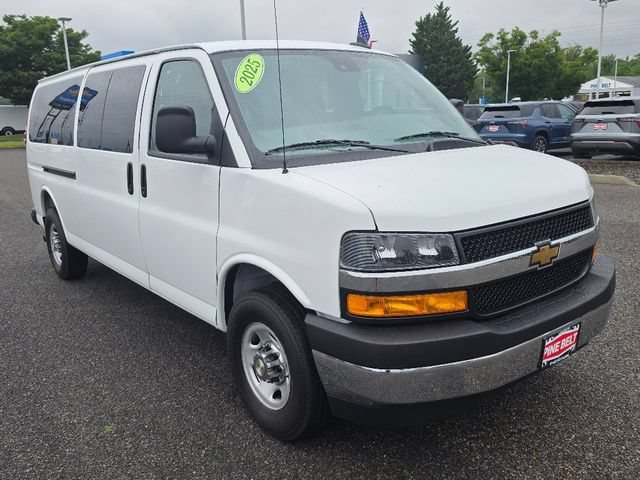 2025 Chevrolet Express Passenger LT - Photo 9