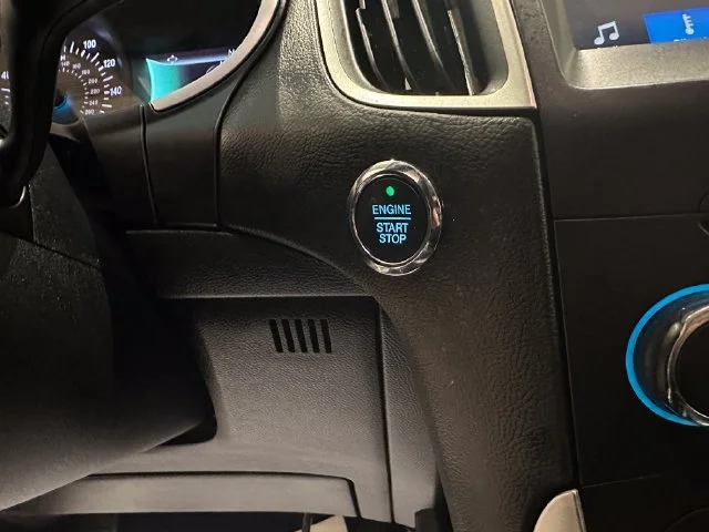 Used 2016 Blue Ford SEL image 15