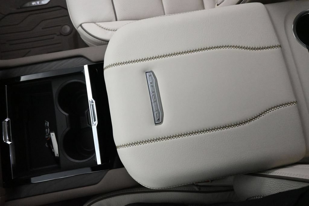 2026 GMC Yukon XL Denali - Photo 18