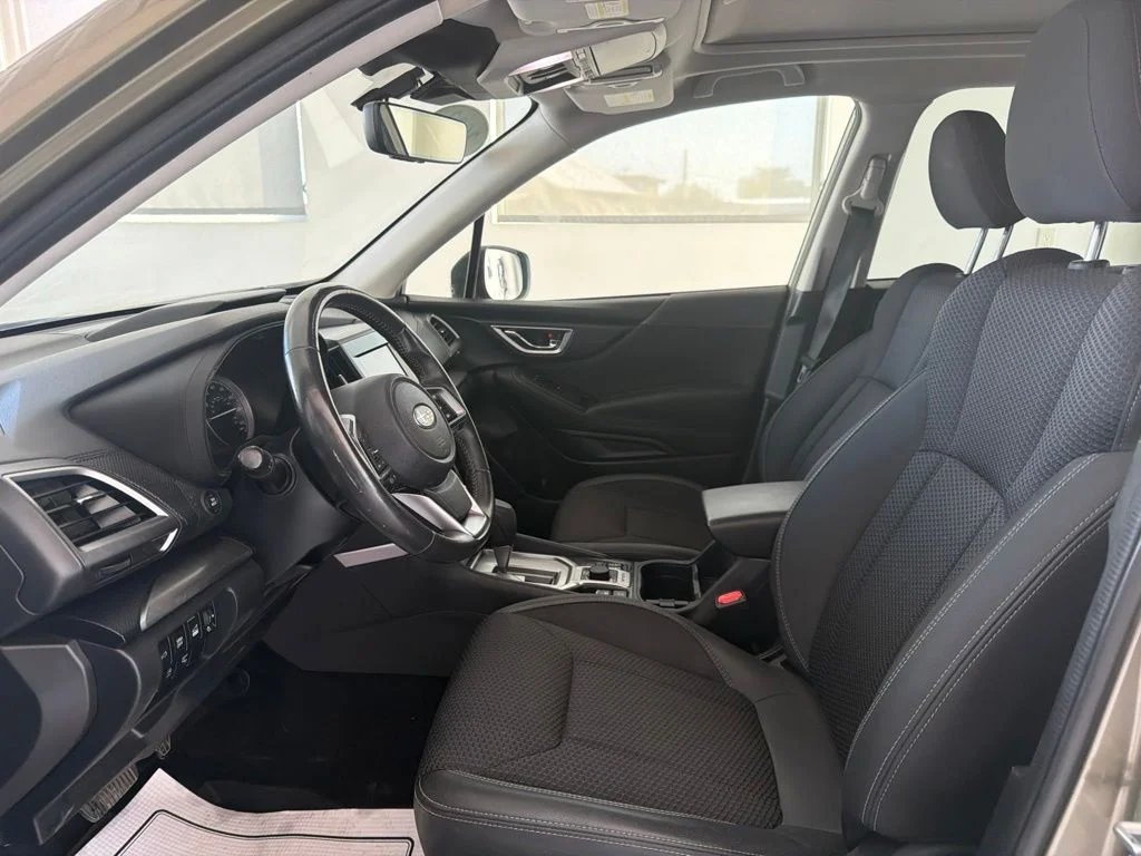 Used 2022 Green Metallic Subaru Premium image 9