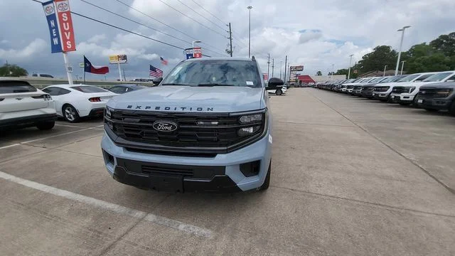 New 2026 Glacier Gray Metallic Tri-Coat Ford Platinum image 3
