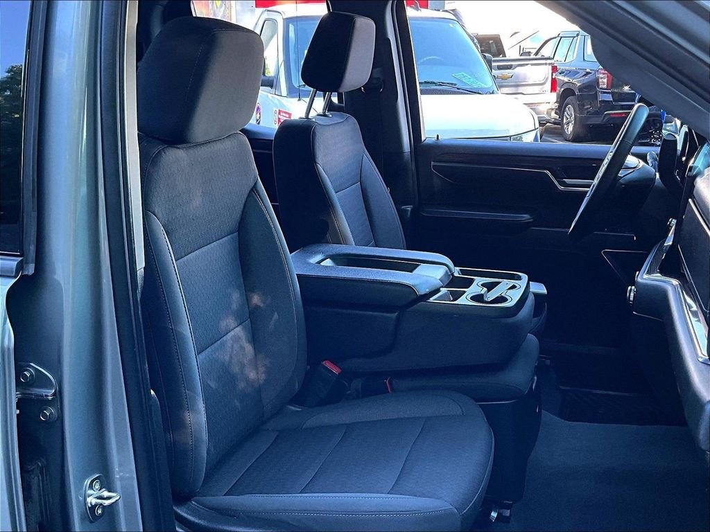 Used 2023 Silver GMC Elevation image 11
