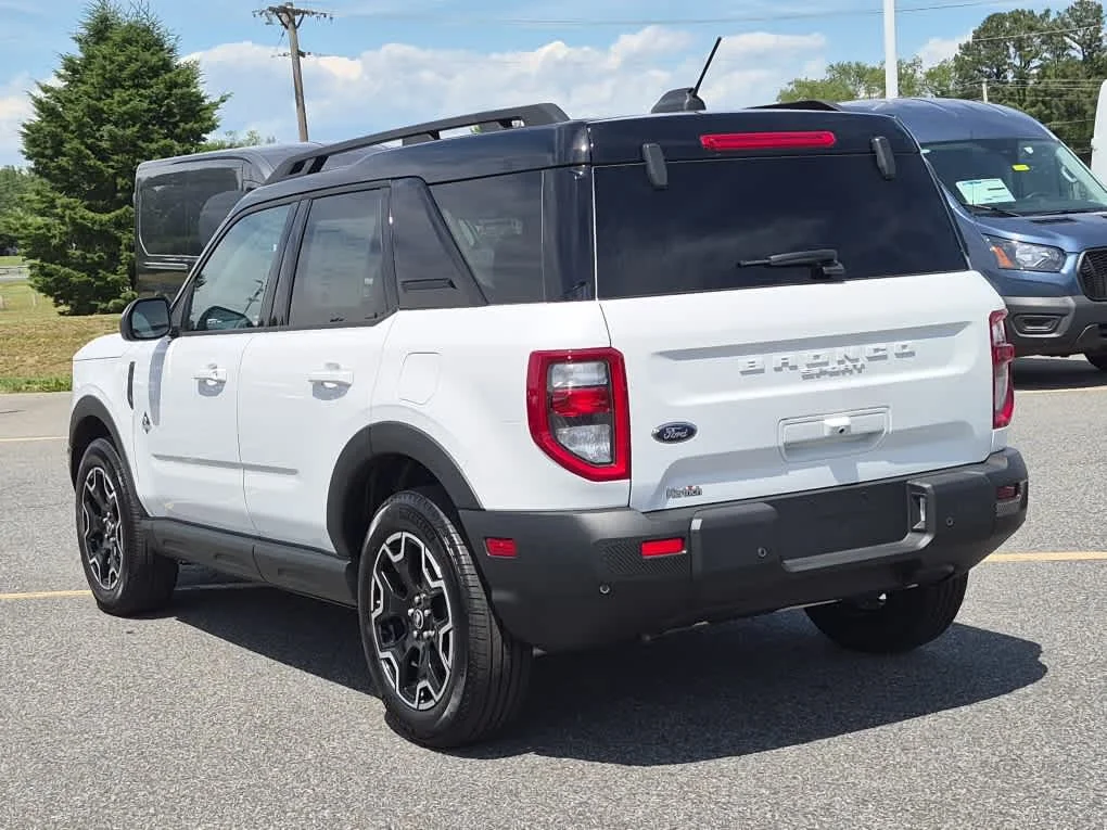 Certified Used 2025 Oxford White Ford Outer Banks image 4