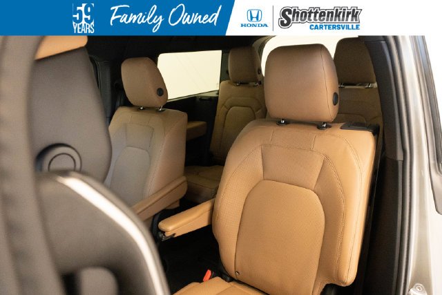 Used 2025  Land Rover S image 9