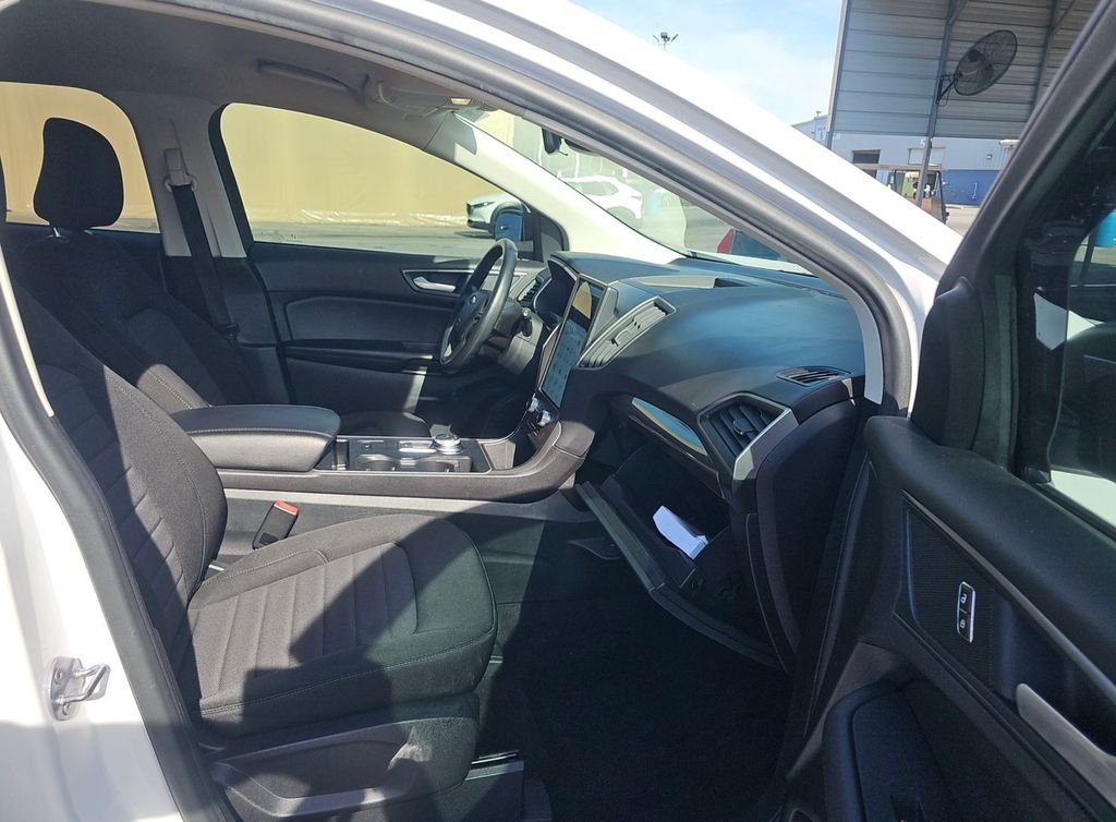 Used 2021 White Ford SE image 8