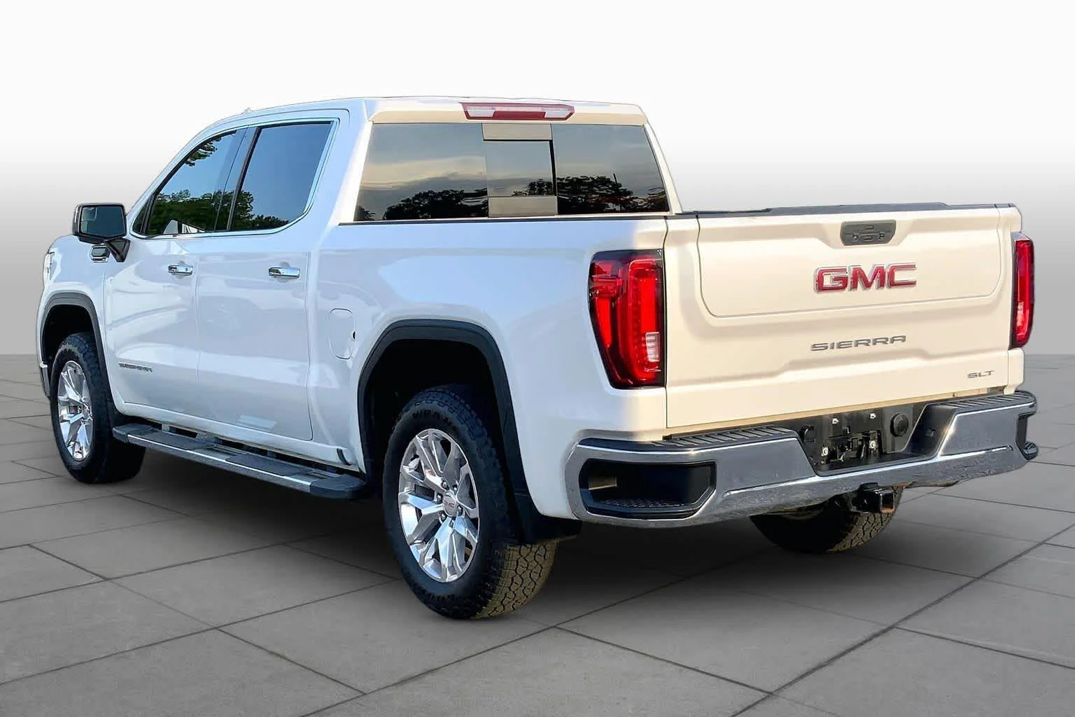Used 2019 White Frost Tricoat GMC SLT image 11