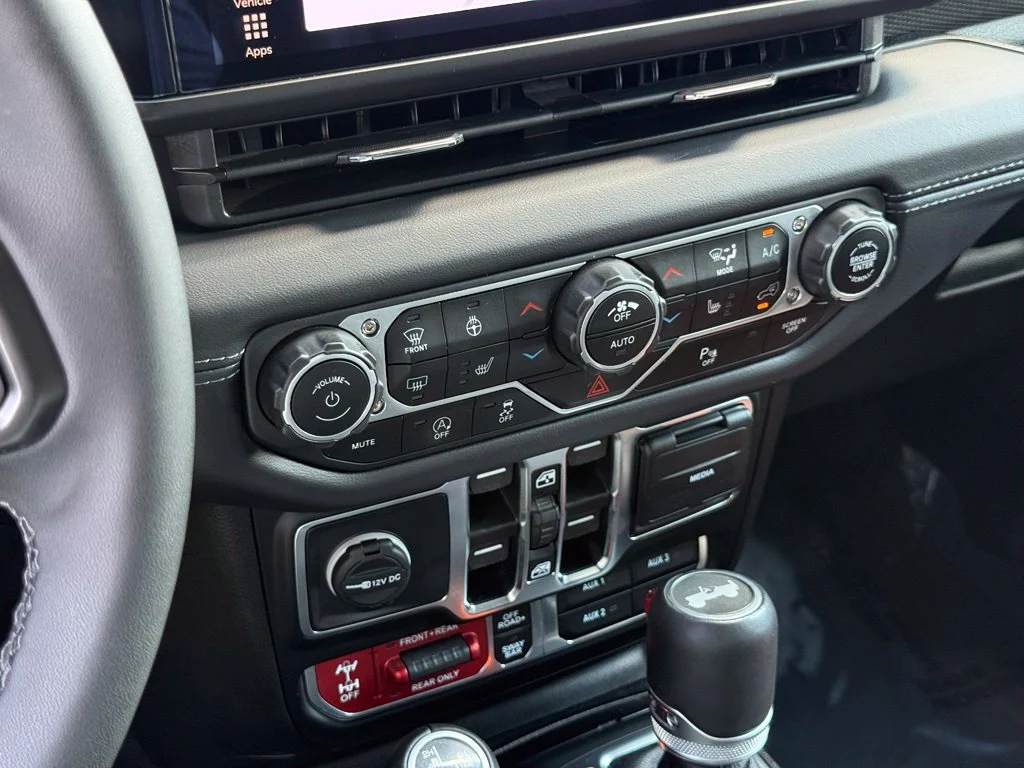 Used 2025 Gray Jeep 4-Door Recon 4x4 image 34