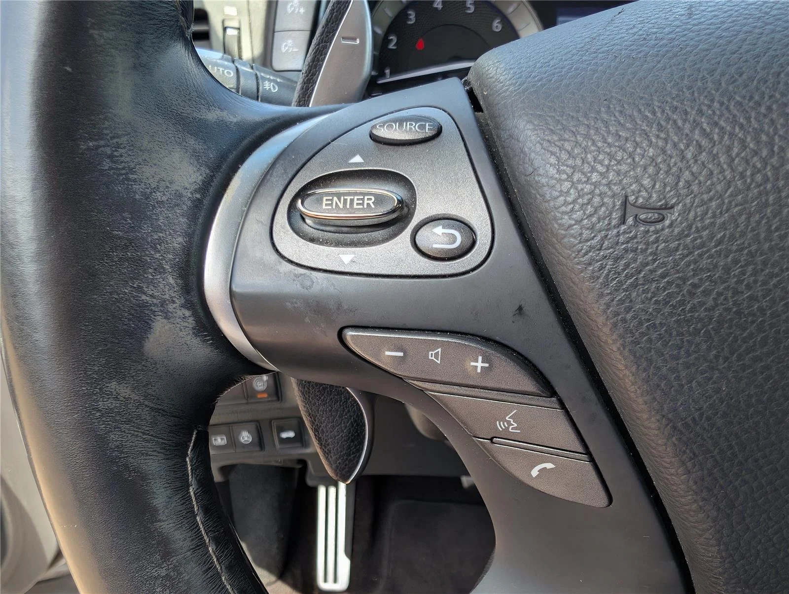 Used 2019 Gray INFINITI 3.7 image 25