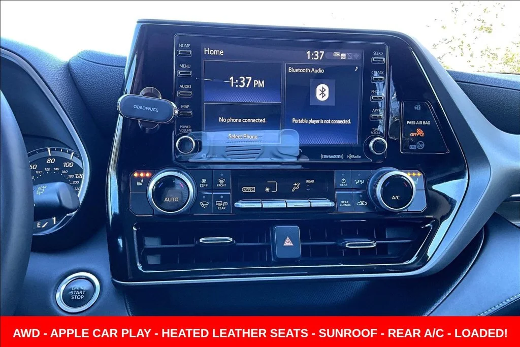 Used 2021 Silver Toyota XLE image 18