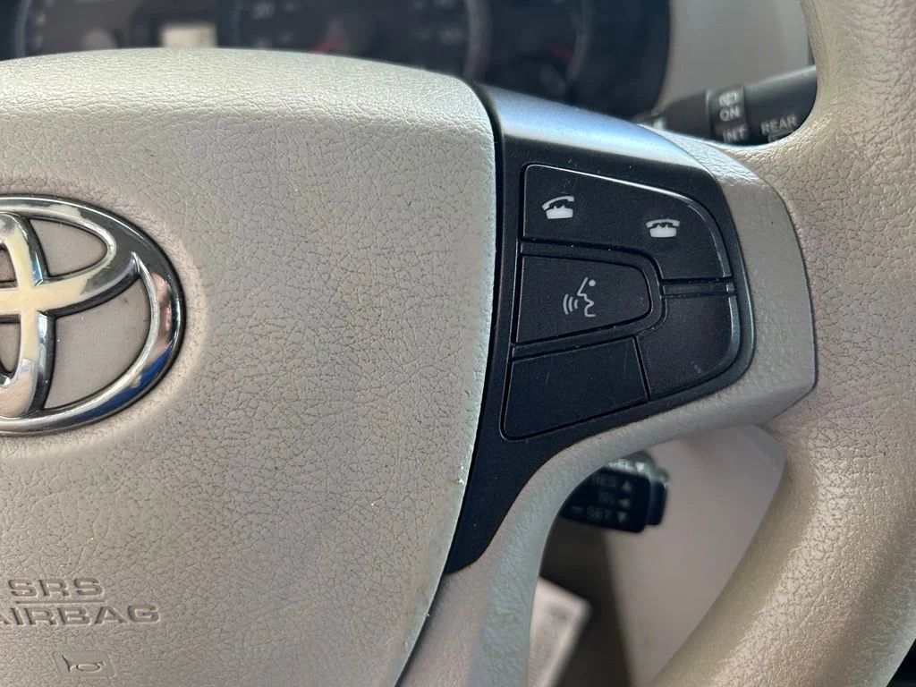 Used 2014 Gray Toyota LE image 40
