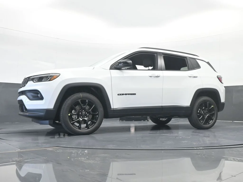 New 2026 Bright White Clear-Coat Exterior Paint Jeep Latitude image 49