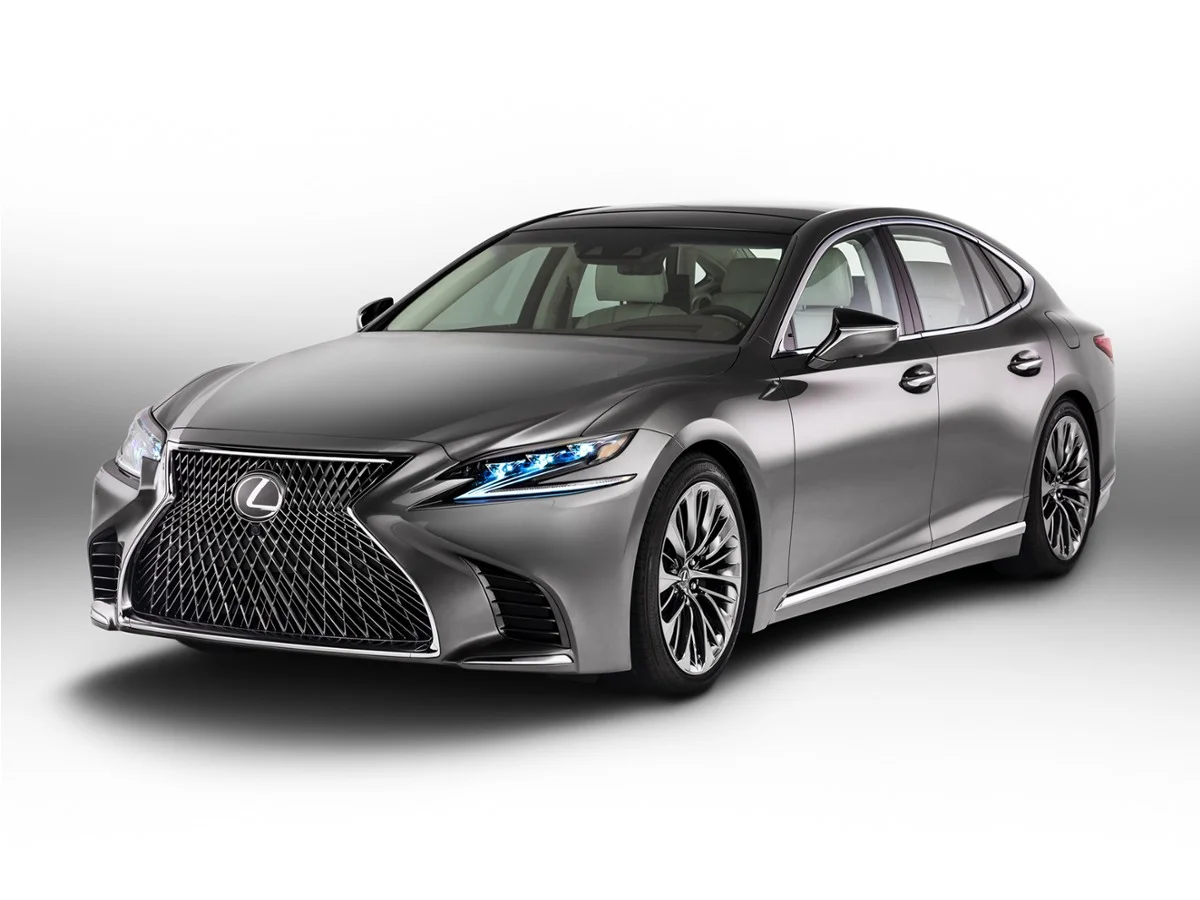 Used 2018  Lexus  image 2