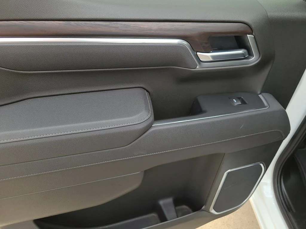 Used 2025 White GMC SLT image 14