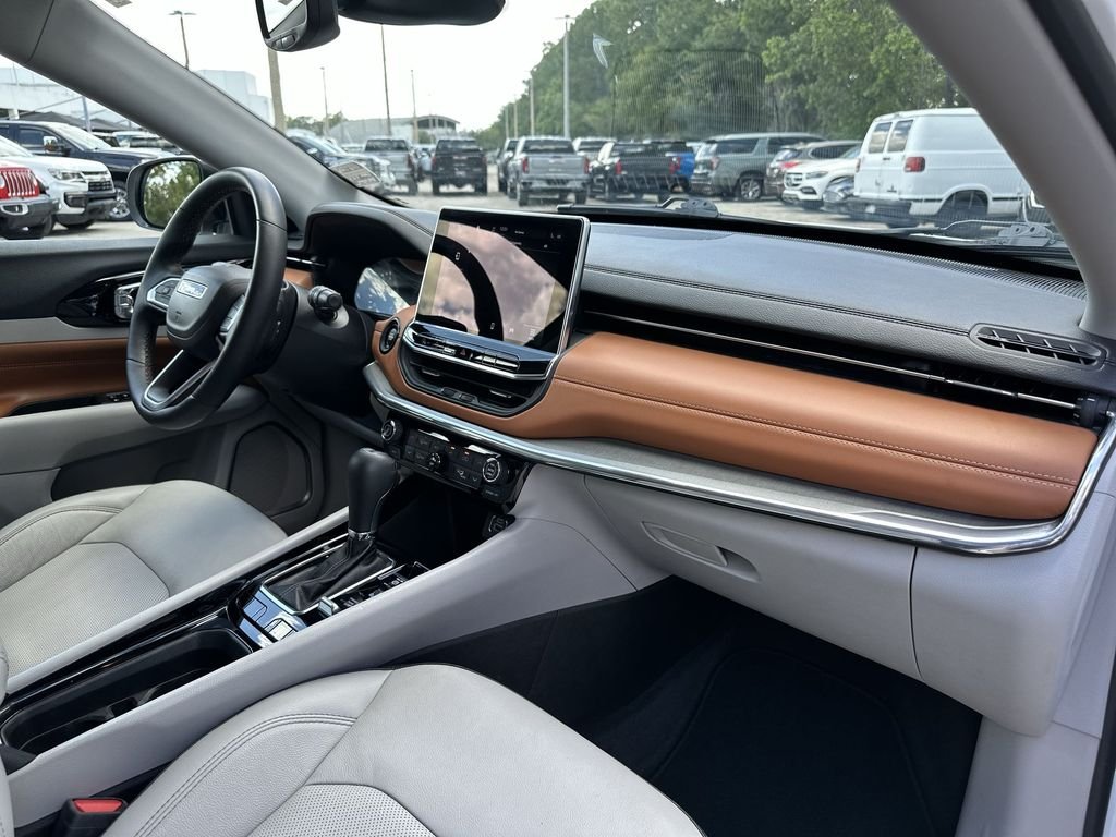 Used 2022 White Jeep Limited image 27