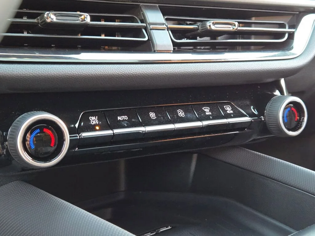 2025 Chevrolet Equinox EV RS - Photo 25