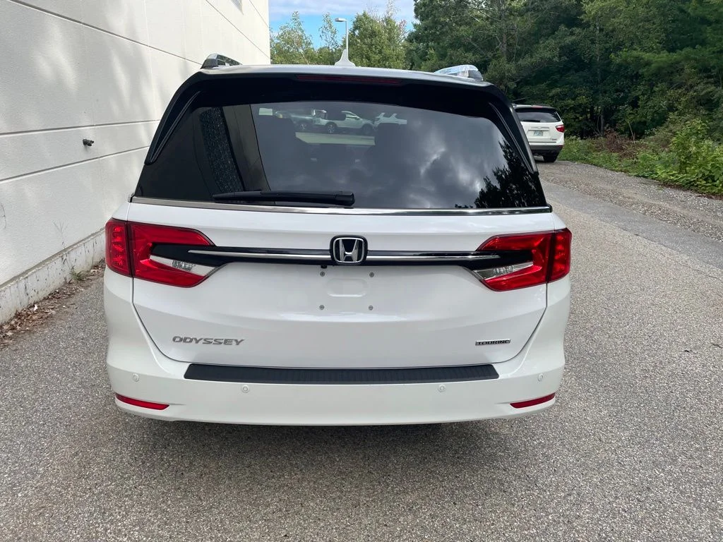 Used 2024 Platinum White Pearl Honda Touring image 5