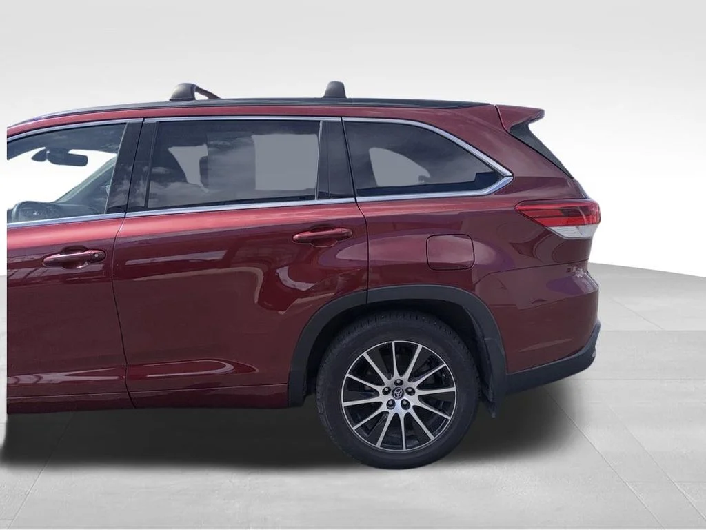 Used 2017 Red Toyota SE image 4