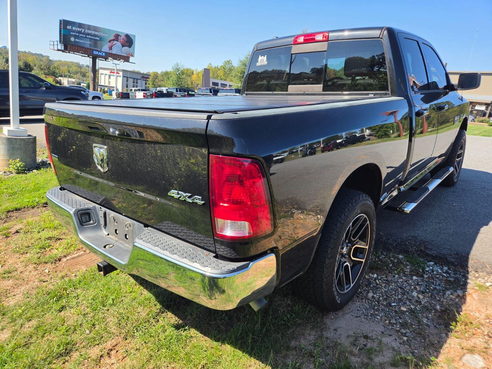 Used 2017 Brilliant Black Crystal Pearlcoat Ram SLT image 7