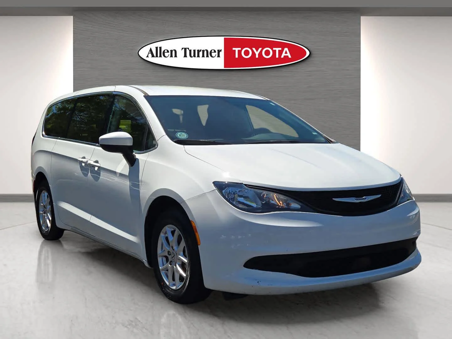 2023 Chrysler Voyager