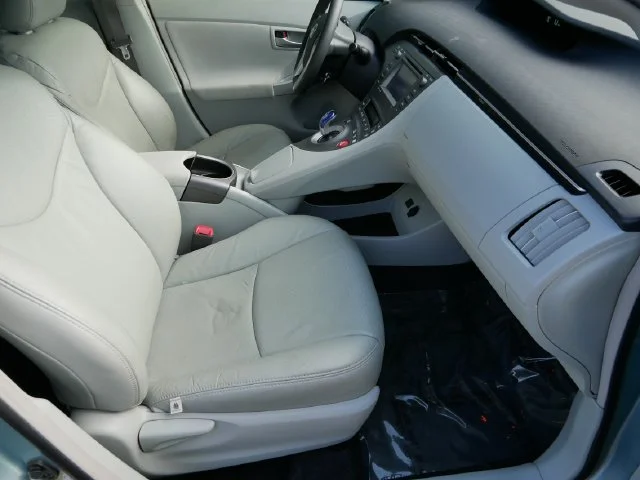 Used 2012 Pearl Toyota Three image 8