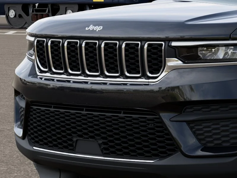 New 2026 Diamond Black Crystal Pearl-Coat Exterior Paint Jeep Laredo X image 7