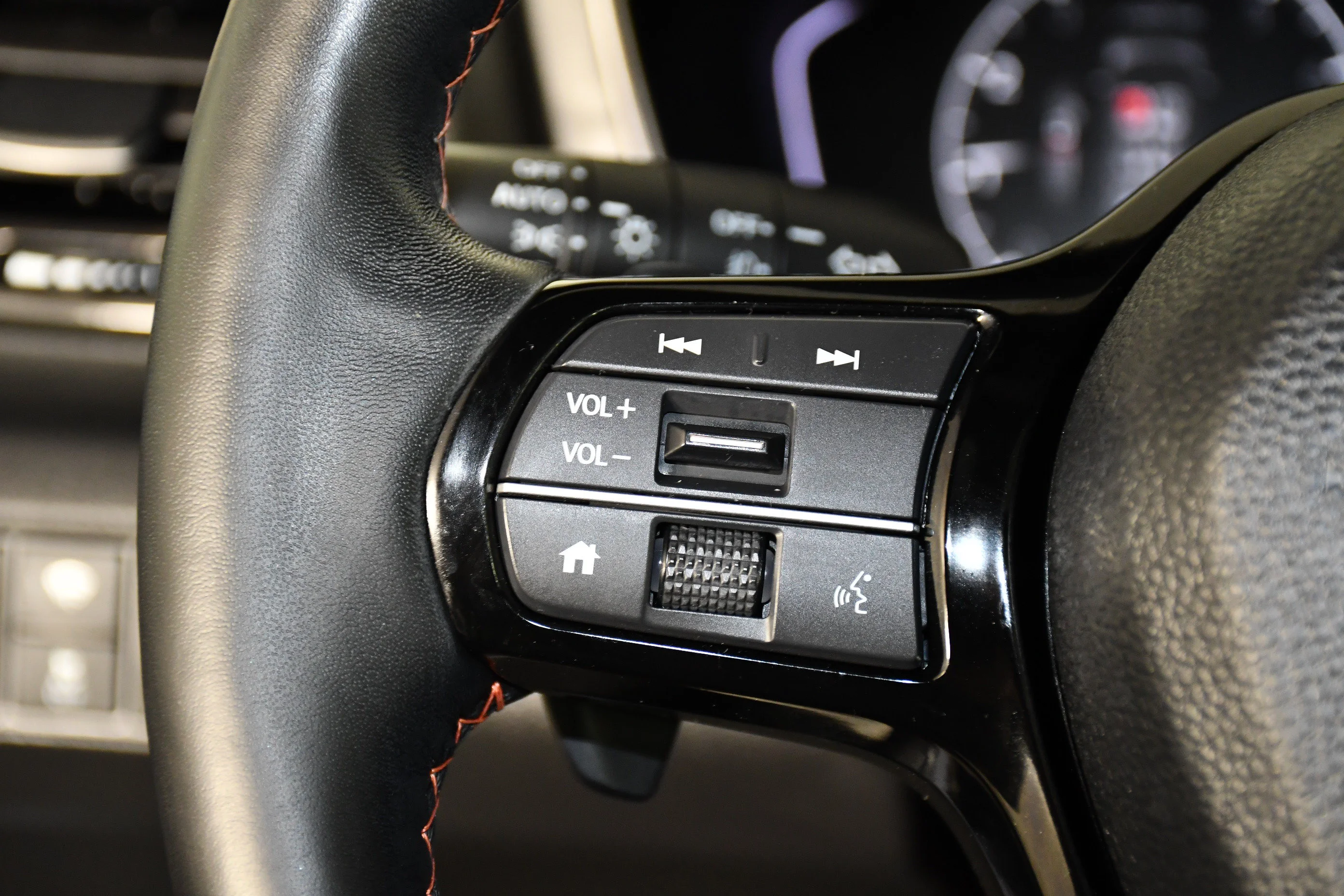 Used 2025 Sonic Gray Pearl Honda TrailSport image 21
