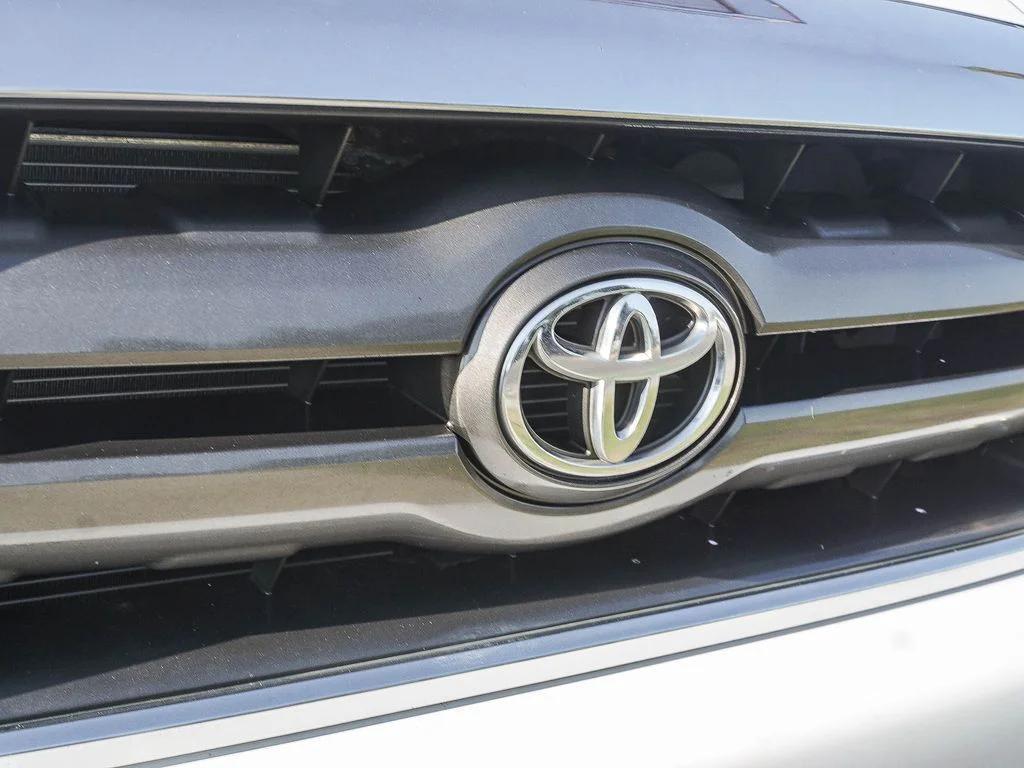 Used 2009 White Toyota PreRunner image 12