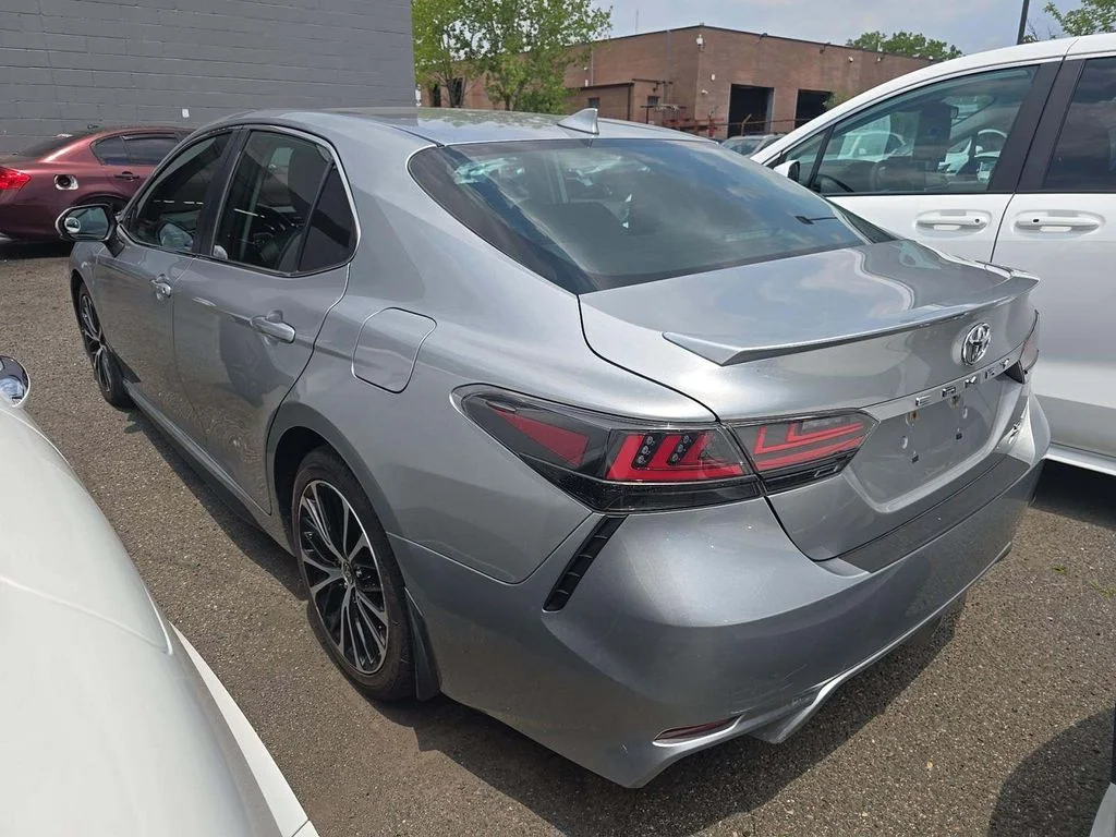 Used 2020 Silver Toyota  image 6
