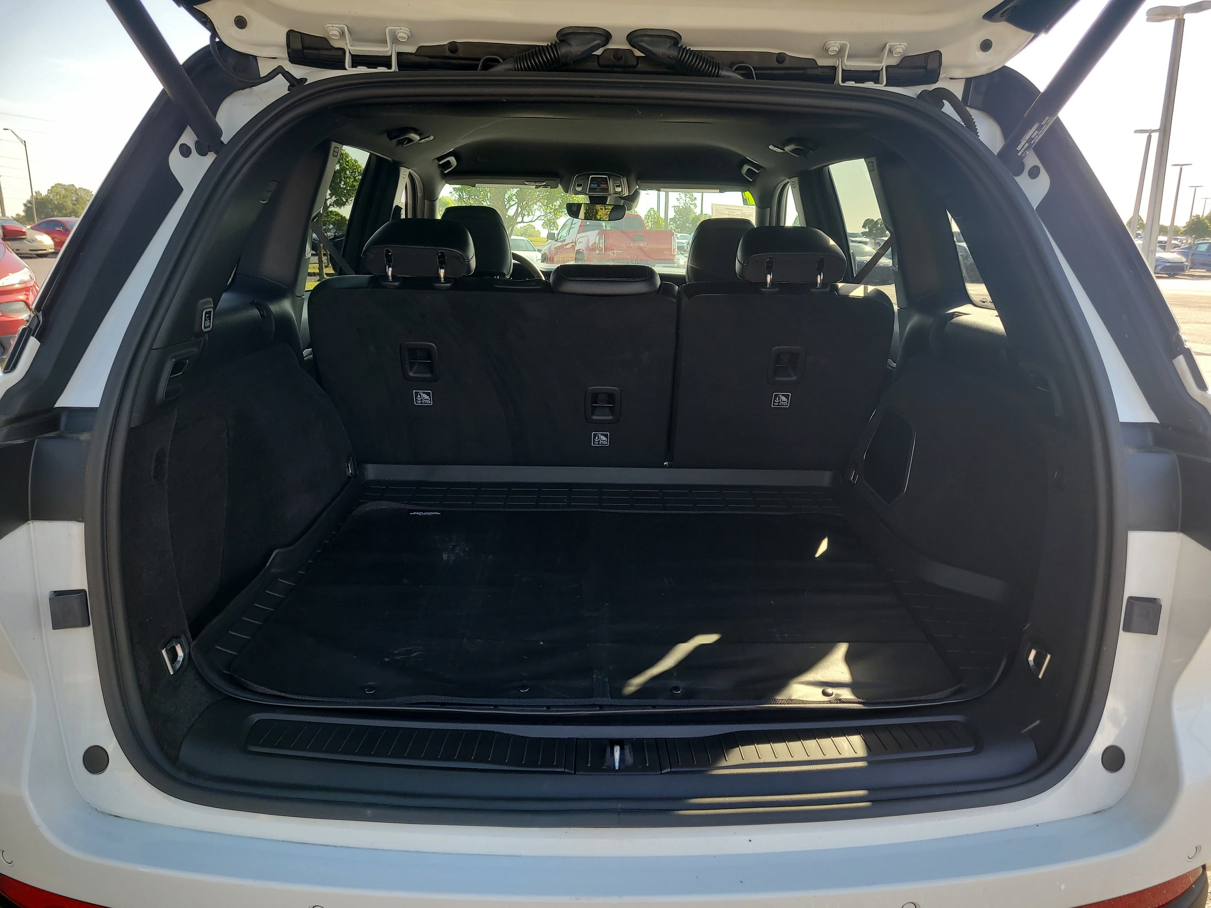 Used 2024 Bright White Clearcoat Jeep Trailhawk image 10