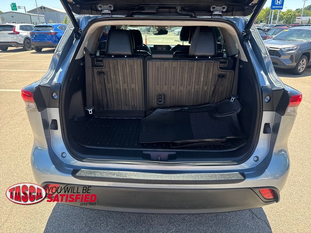 Used 2022 Gray Toyota XLE image 9