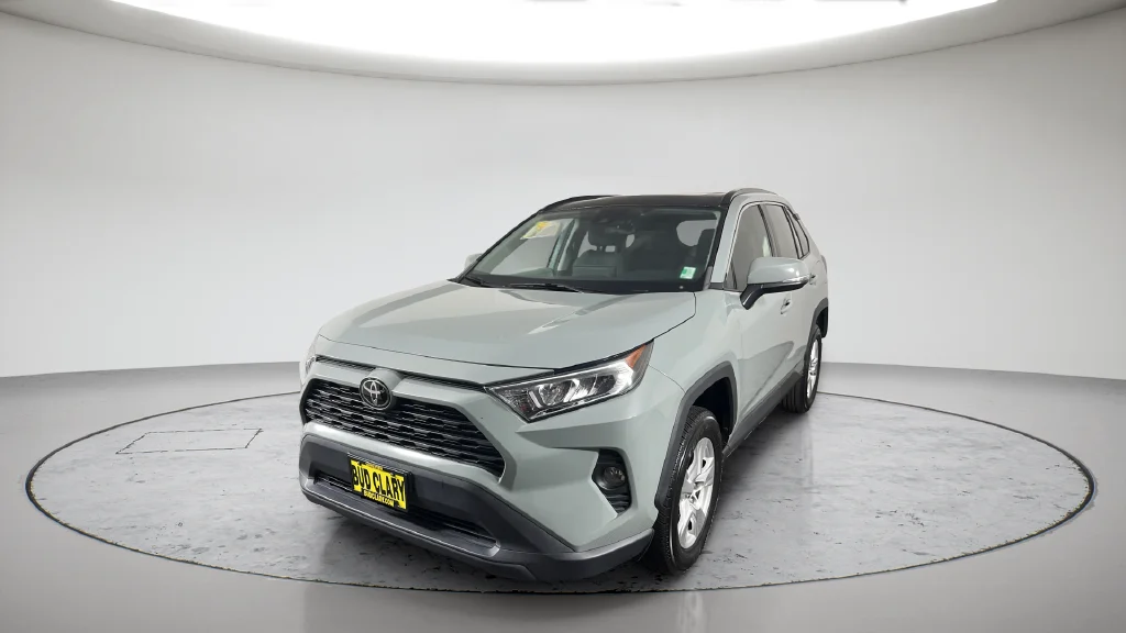 Used 2020 Green Toyota XLE image 1