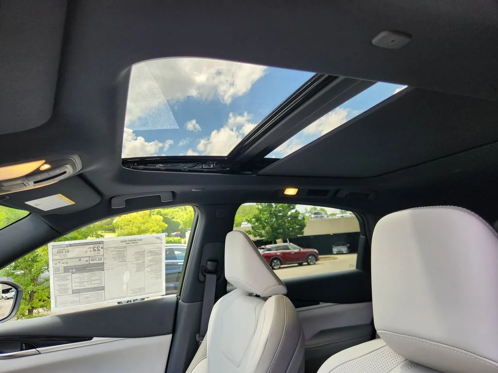 New 2027 RADIANT WHITE INFINITI Sport AWD image 10