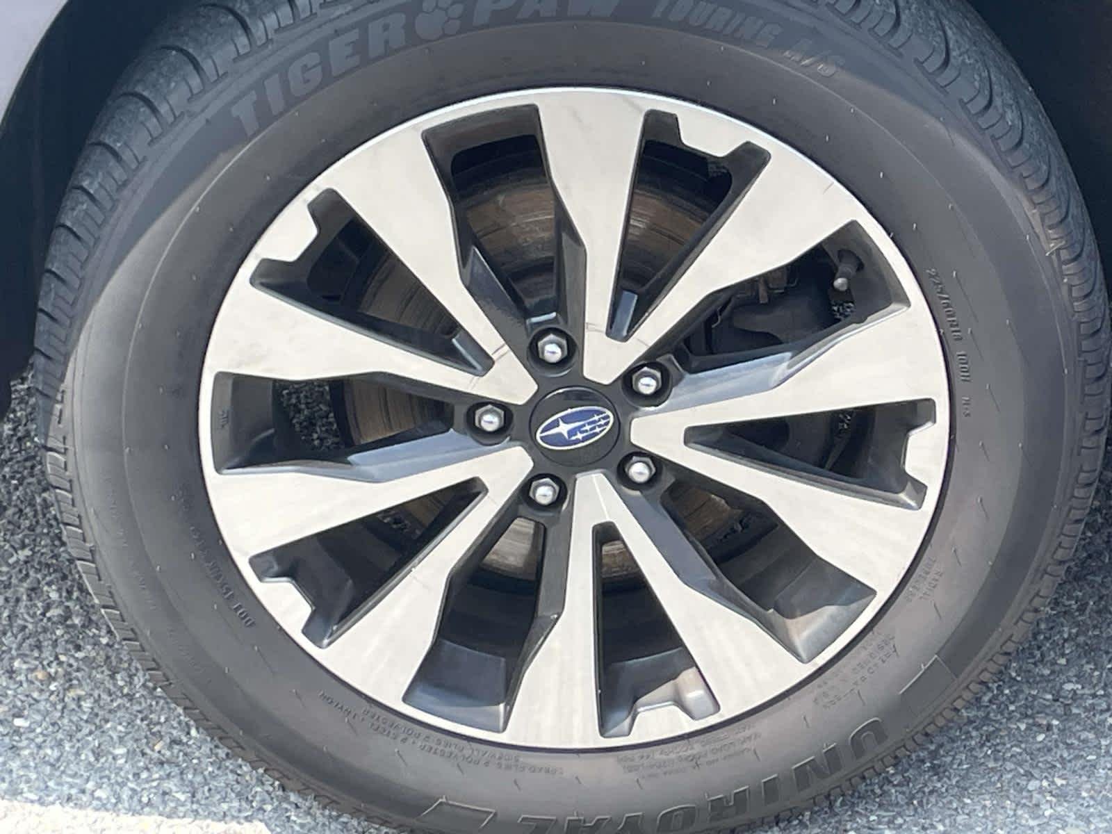 Used 2017 Carbide Gray Metallic Subaru Limited image 25