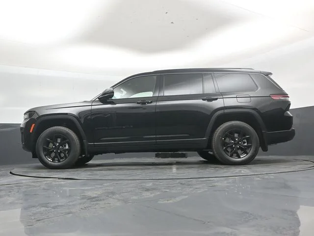 New 2026 Diamond Black Crystal Pearl-Coat Exterior Paint Jeep Altitude image 47
