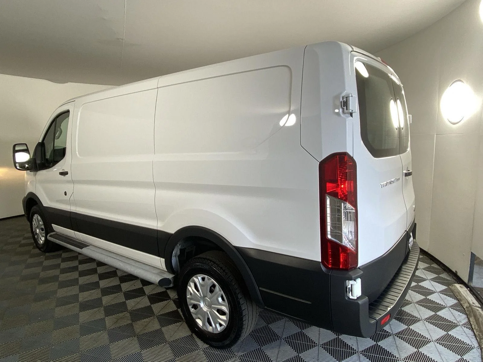 Used 2025 Oxford White Ford Base image 10