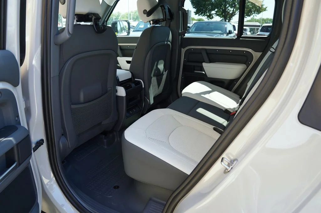 Used 2026 Gray Land Rover X-Dynamic SE image 29