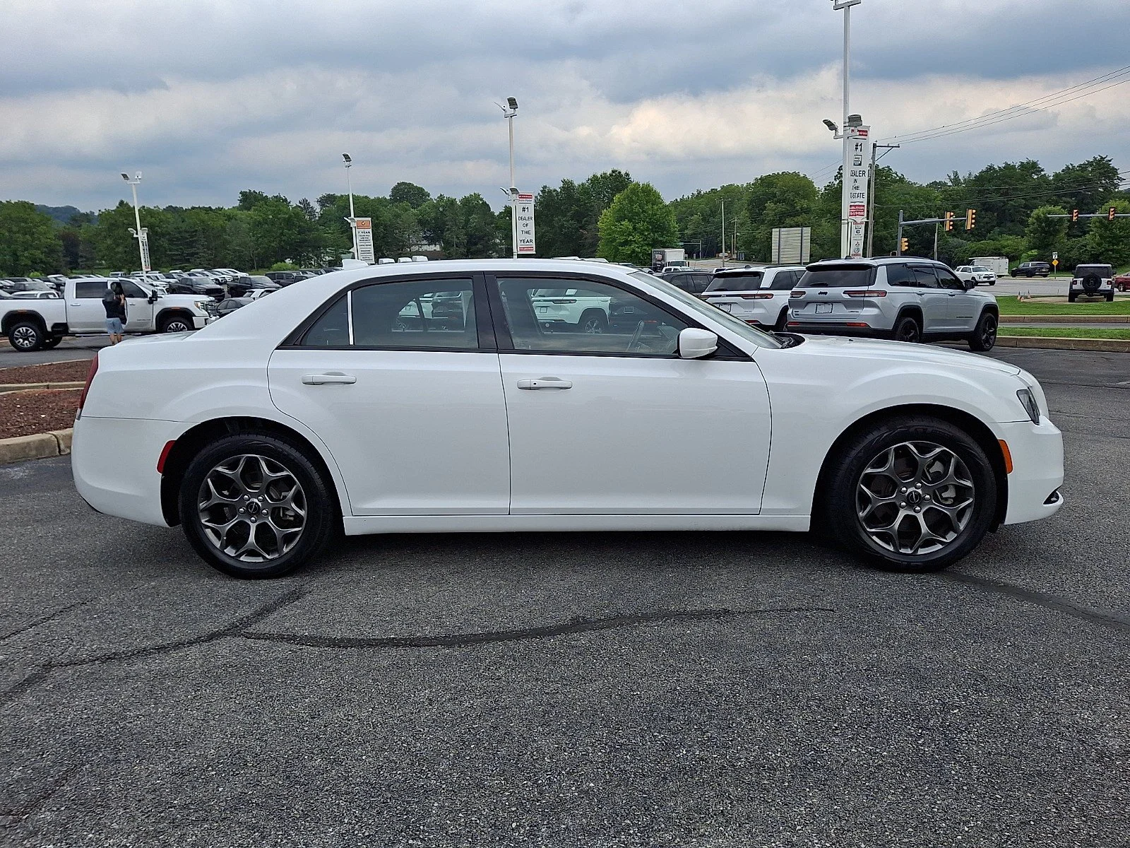 Used 2015 Bright White Clearcoat Chrysler 300S image 8