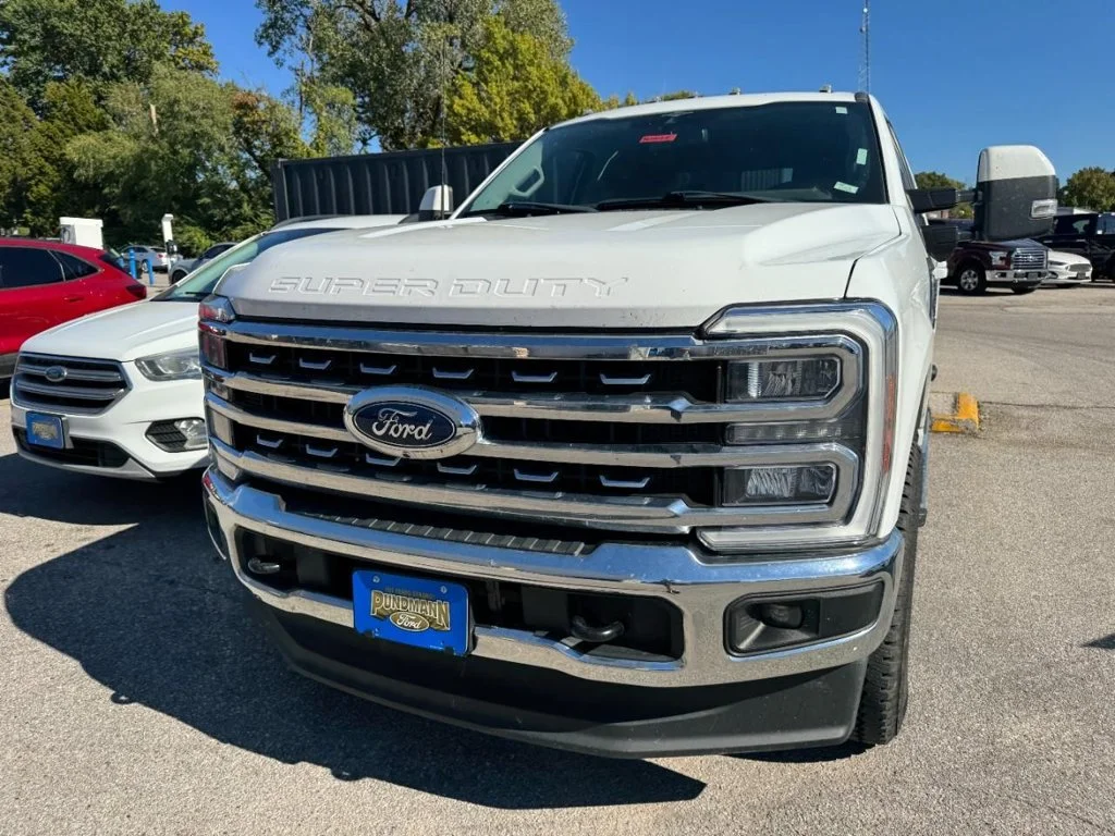 Used 2023 Oxford White Ford Lariat image 4